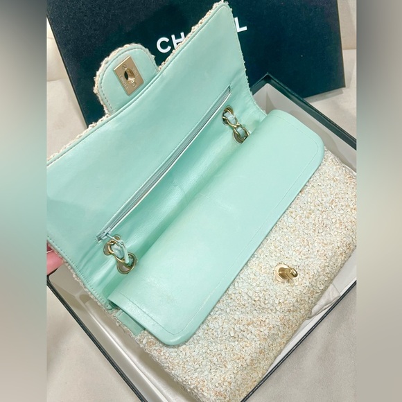 Chanel Classic Tweed Double Flap Bag - Picture 3 of 16